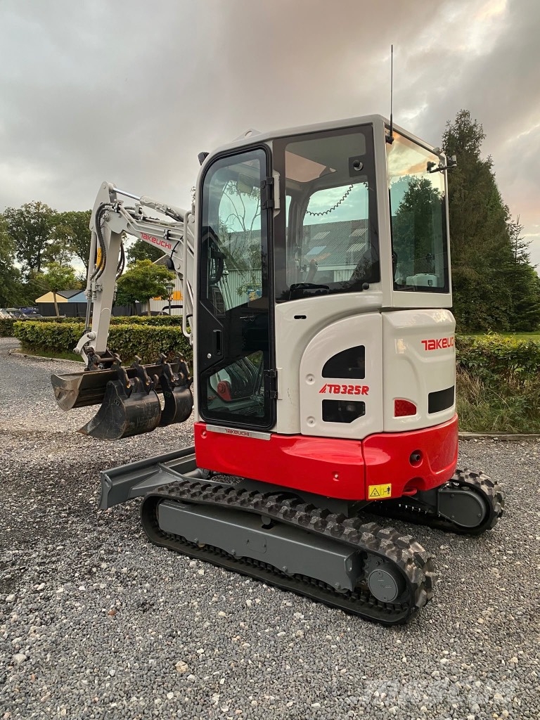 Takeuchi TB 325 R Minigravemaskiner