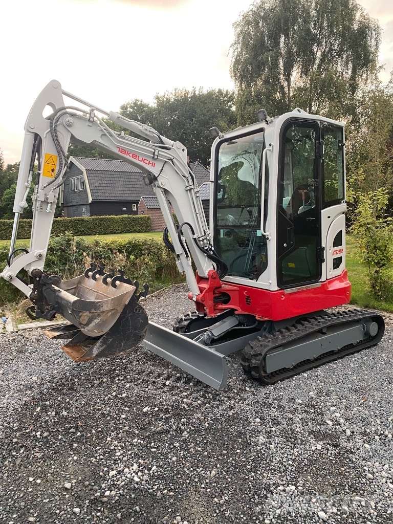 Takeuchi TB 325 R Minigravemaskiner