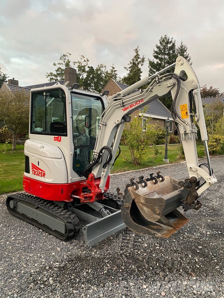Takeuchi TB 325 R Minigravemaskiner