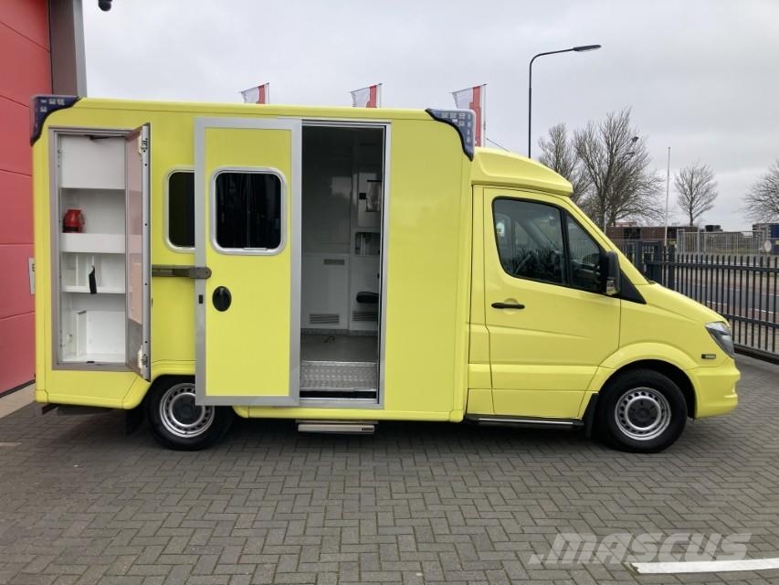 Mercedes-Benz 319 CDI Ambulance Container 救護車