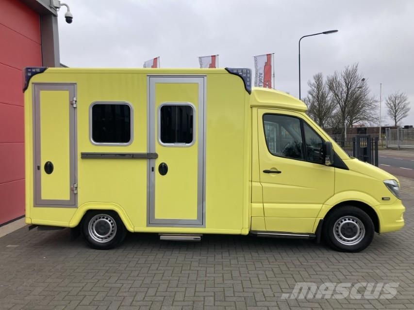 Mercedes-Benz 319 CDI Ambulance Container 救護車
