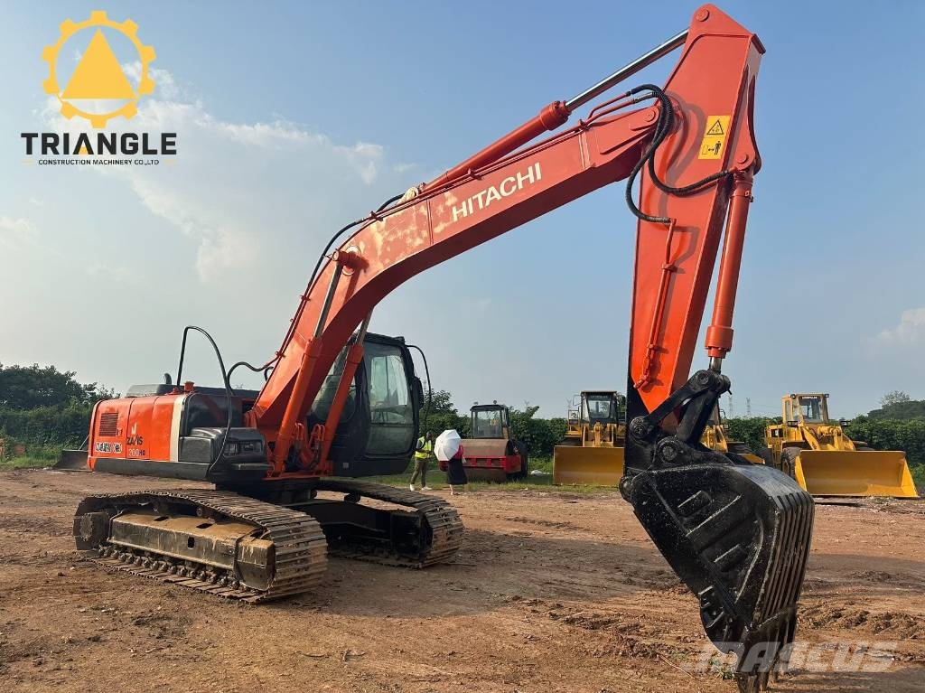 Hitachi ZX 200 Kāpurķēžu ekskavatori
