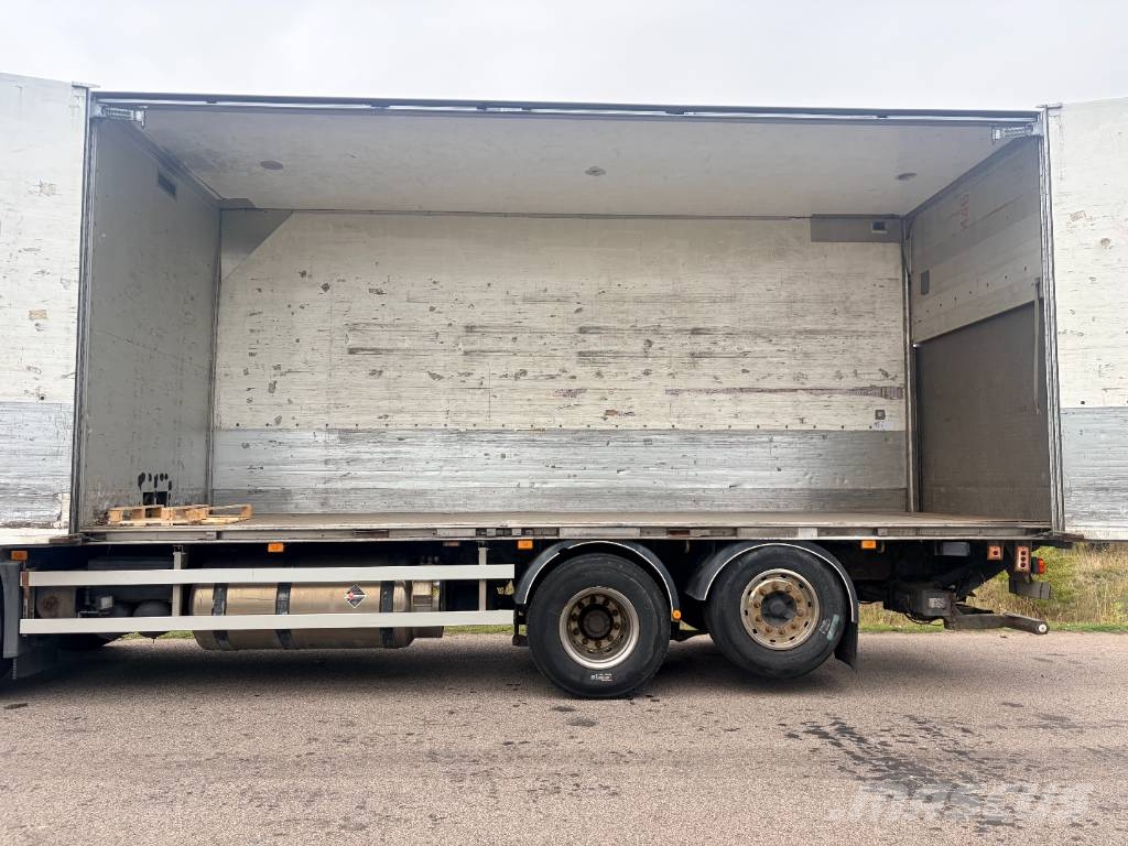 Volvo FM Tovornjaki zabojniki