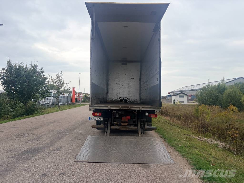 Volvo FM Tovornjaki zabojniki