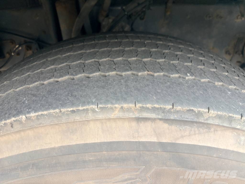 Volvo FM Tovornjaki zabojniki