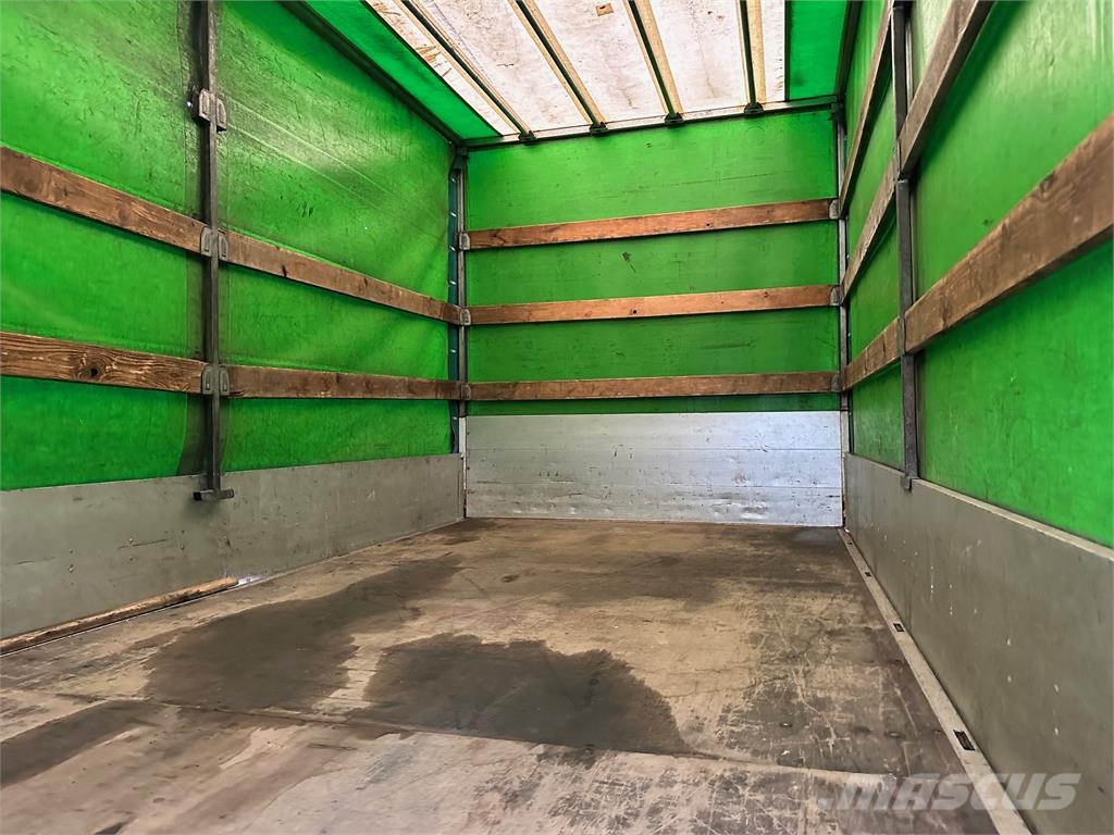 Renault MASTER dci 150 E4 manuál VIN 901 Camiones de caja de lona