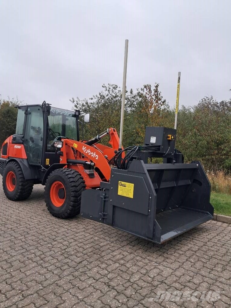 Kubota R 090 Iekrāvēji uz riteņiem