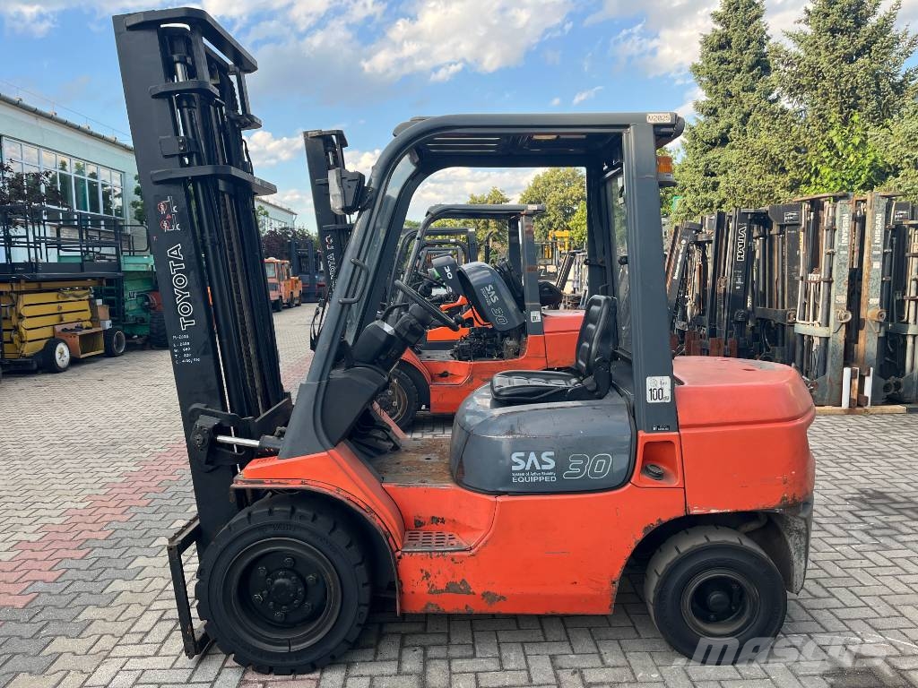 Toyota 7FGF30 /02/ V-2025 OB Gázüzemű targoncák