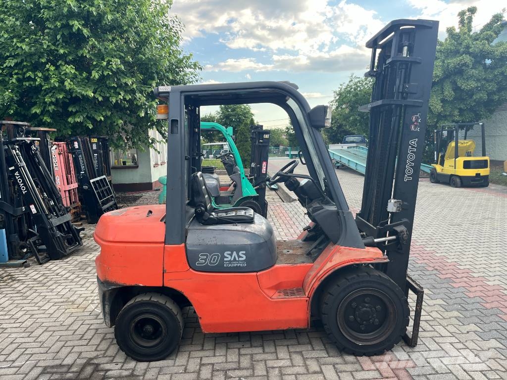 Toyota 7FGF30 /02/ V-2025 OB Gázüzemű targoncák