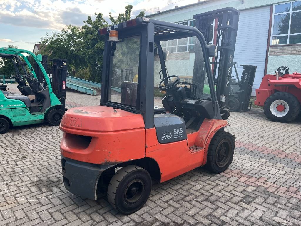 Toyota 7FGF30 /02/ V-2025 OB Gázüzemű targoncák