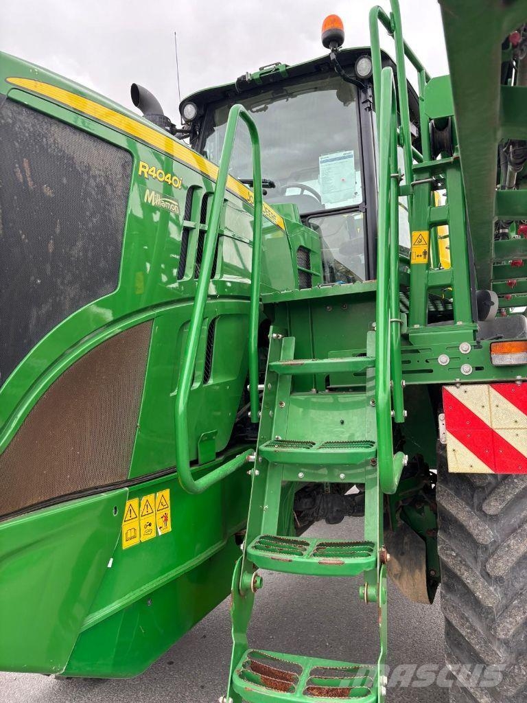 John Deere 4040i Iseliikuvad pritsid