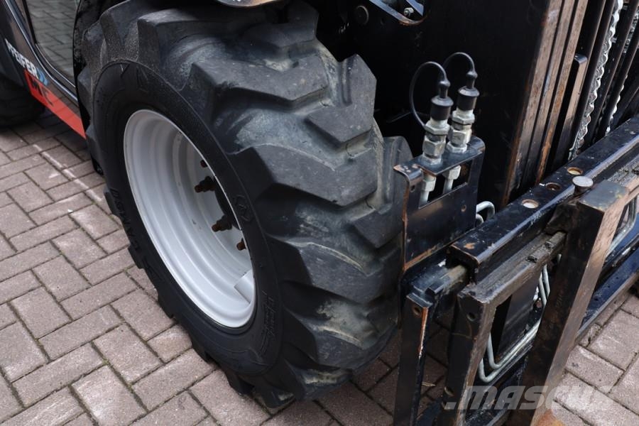 Manitou MC30-4 Valid Inspection, Diesel, 4x4 Drive, 3t Cap Rough terrain truck
