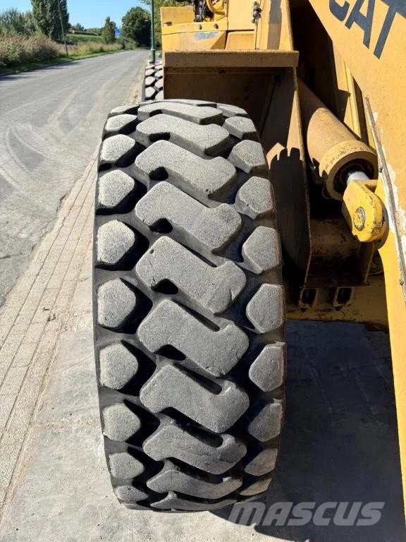 CAT 936E Gumikerekes homlokrakodók