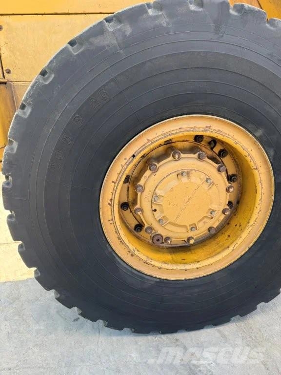 CAT 936E Kolesni nakladalci
