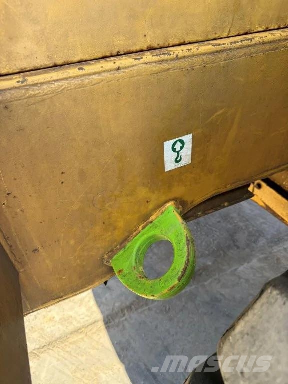 CAT 936E Gumikerekes homlokrakodók