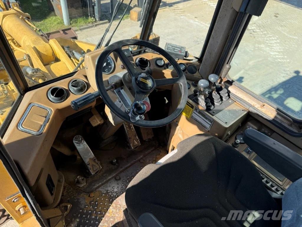 CAT 936E Kolesni nakladalci