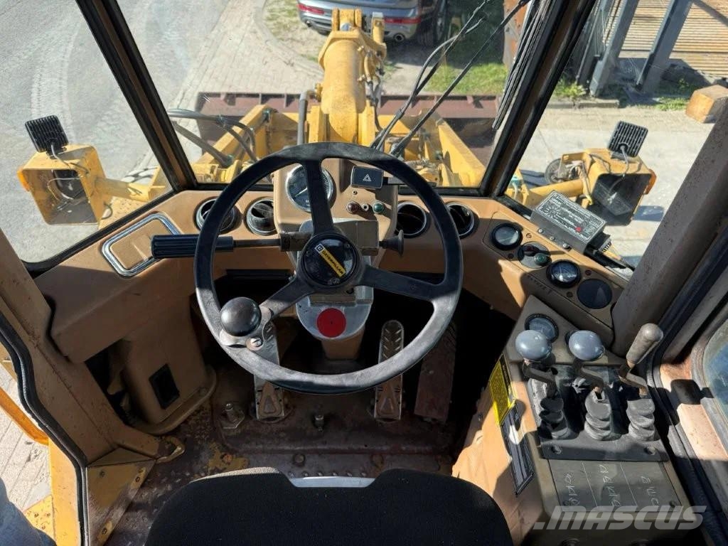 CAT 936E Kolesni nakladalci