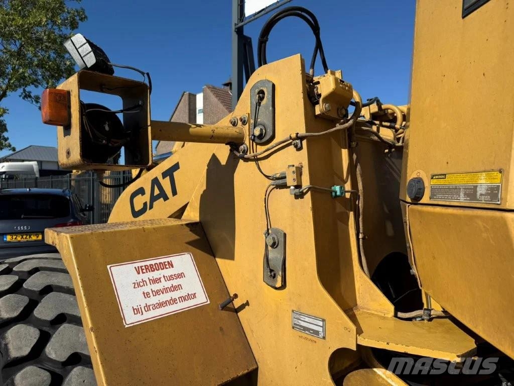 CAT 936E Kolesni nakladalci