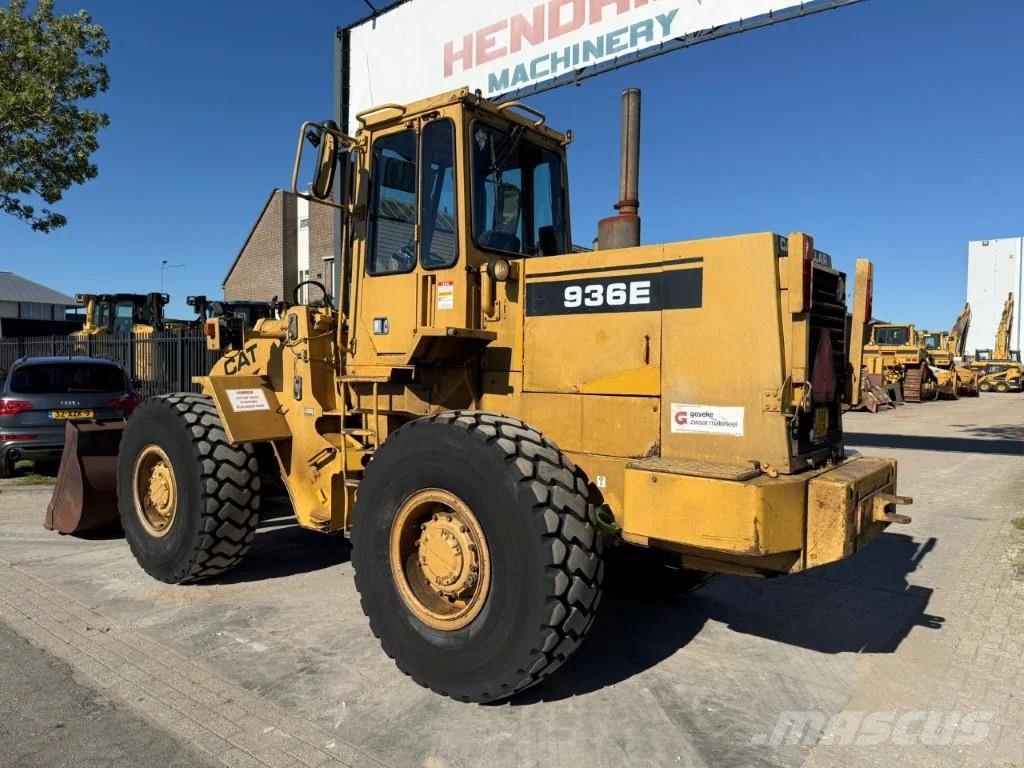 CAT 936E Gumikerekes homlokrakodók