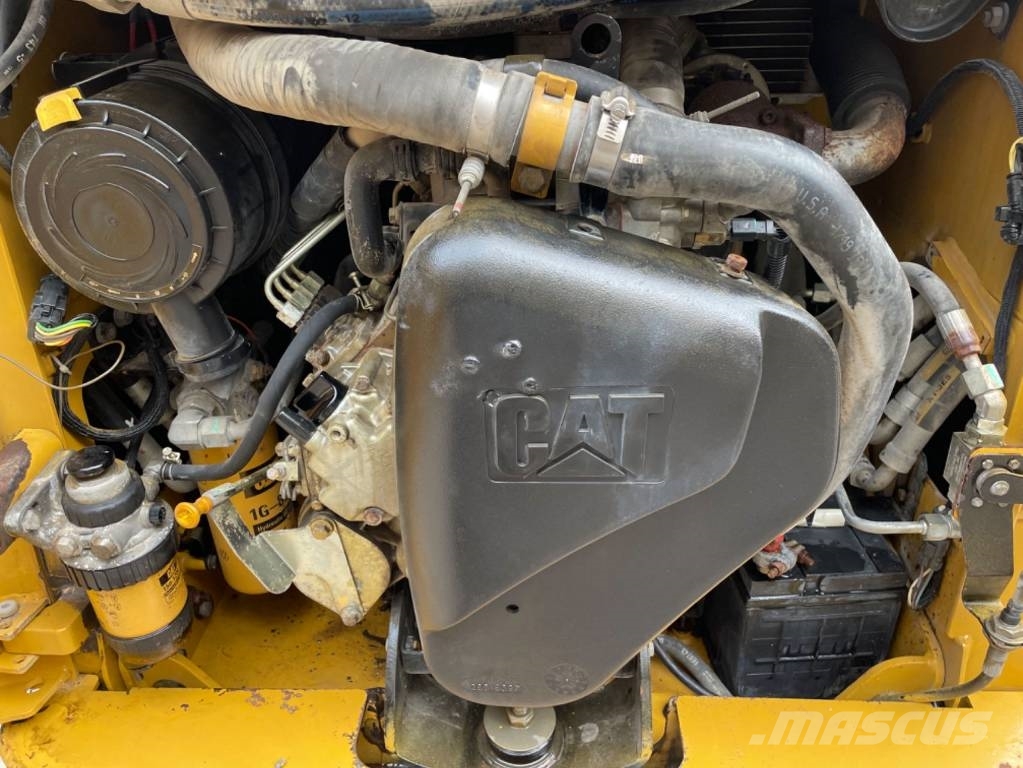 CAT 226B Chargeuse compacte
