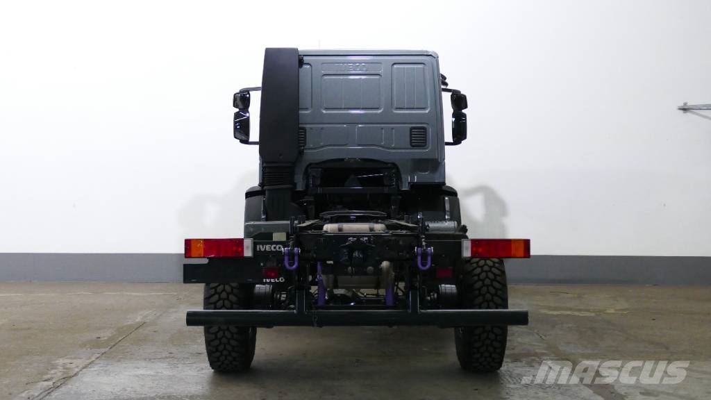 Iveco 100E22 Expedition Semirremolques de plataformas planas/laterales abatibles