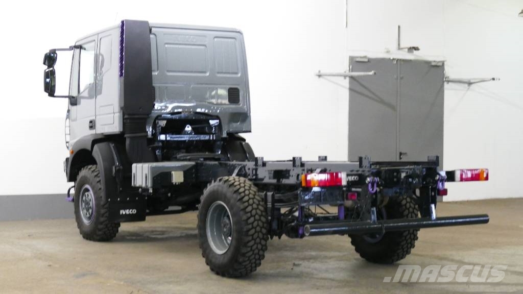 Iveco 100E22 Expedition Semirremolques de plataformas planas/laterales abatibles