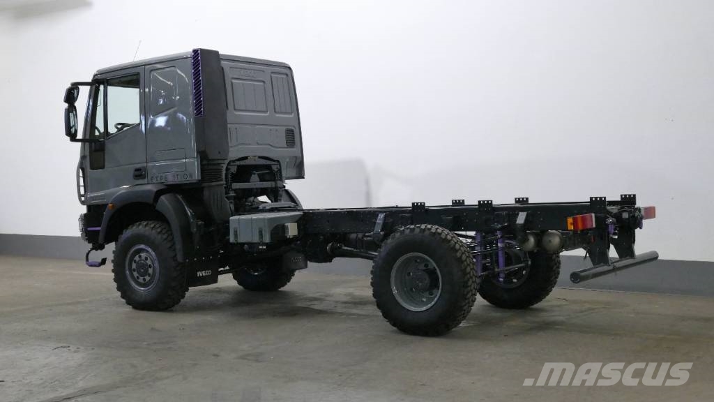 Iveco 100E22 Expedition Semirremolques de plataformas planas/laterales abatibles