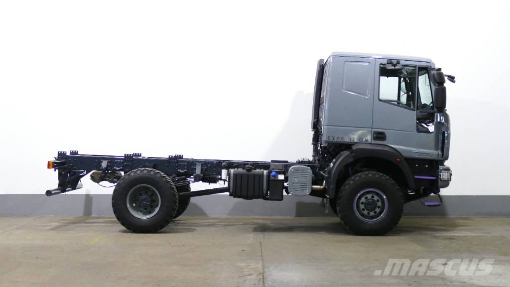 Iveco 100E22 Expedition Semirremolques de plataformas planas/laterales abatibles