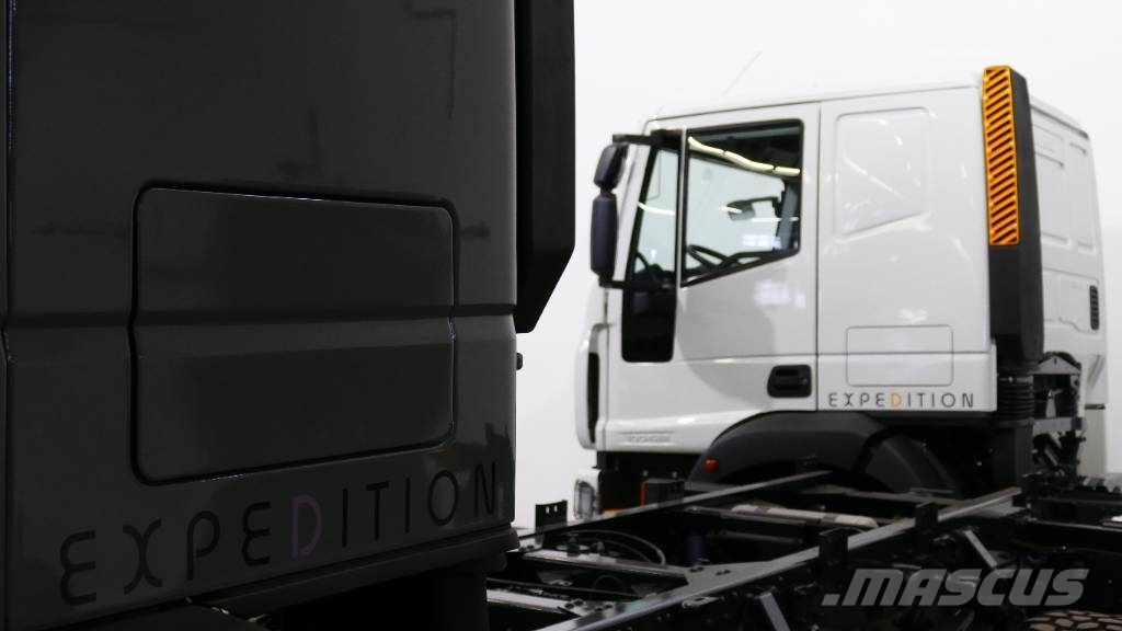 Iveco 100E22 Expedition Semirremolques de plataformas planas/laterales abatibles
