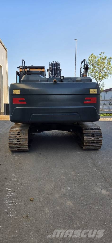 Hyundai HX 220 AL Excavadoras sobre orugas
