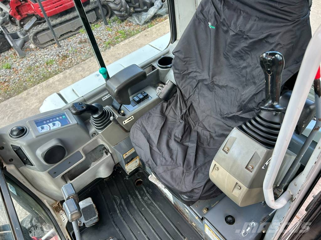 Takeuchi TB 228 Mini bagri <7t