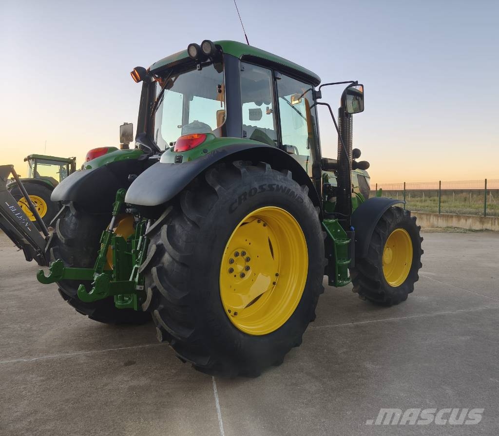John Deere 6115M Traktori