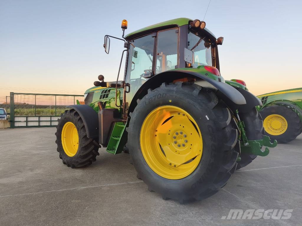 John Deere 6115M Traktori