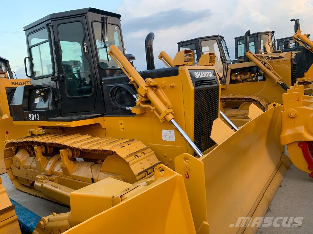 Shantui SD 16  the largest‑scale supplier بلدوزرات مجنزرة