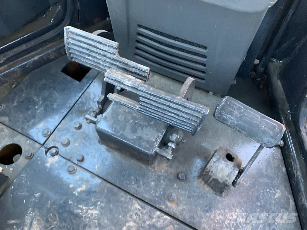 Shantui SD 16  the largest‑scale supplier بلدوزرات مجنزرة