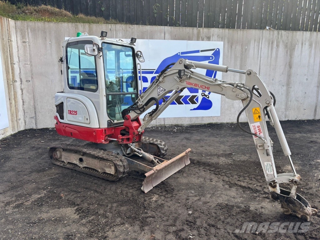 Takeuchi TB 225 Minigravere <7t