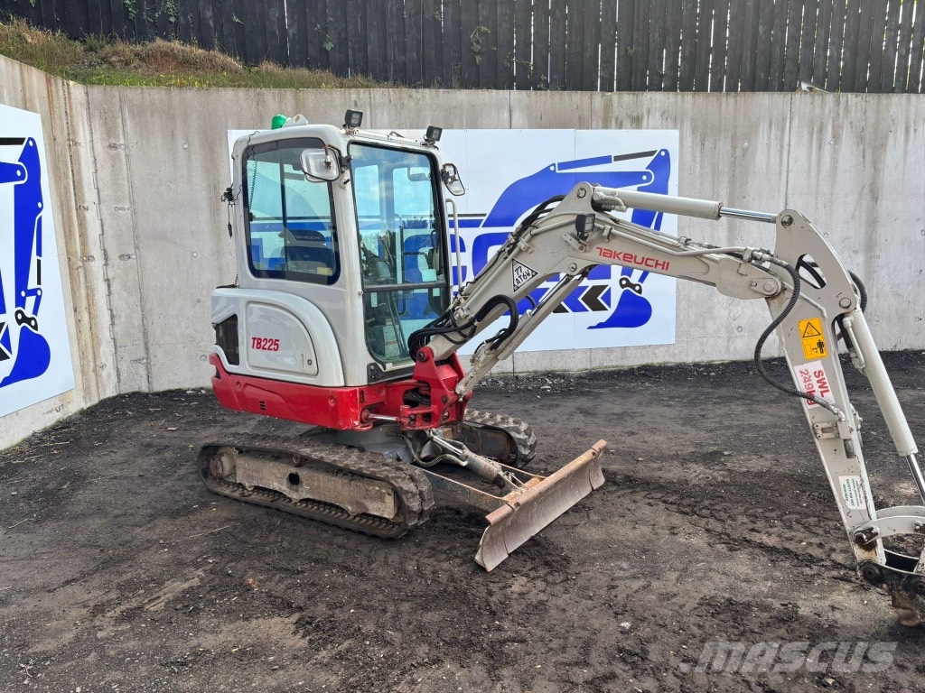 Takeuchi TB 225 Minigravere <7t