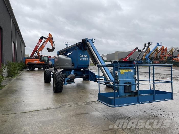 Genie Z135-70 Plataformas con brazo de elevación manual