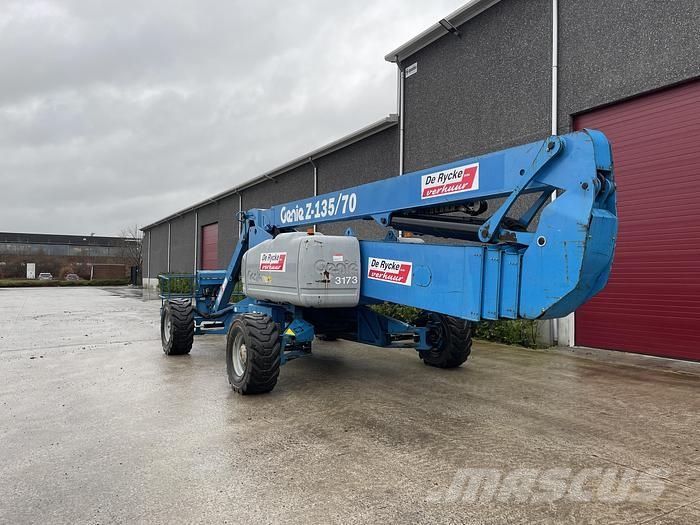 Genie Z135-70 Plataformas con brazo de elevación manual