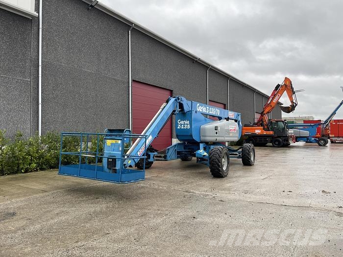 Genie Z135-70 Plataformas con brazo de elevación manual