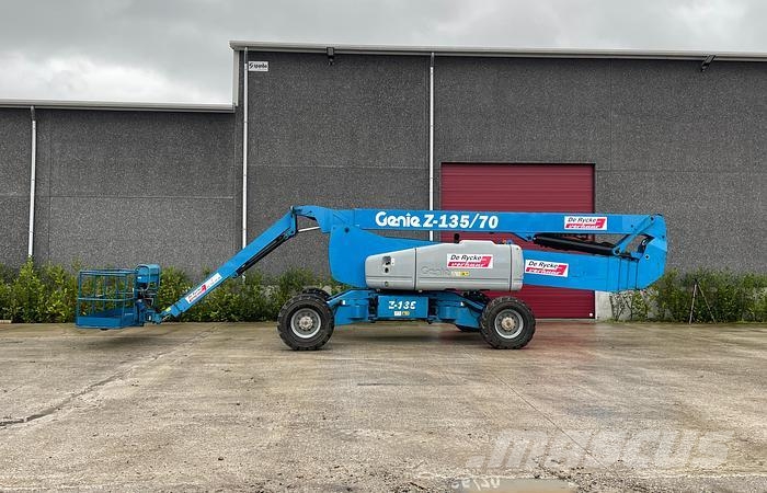 Genie Z135-70 Plataformas con brazo de elevación manual