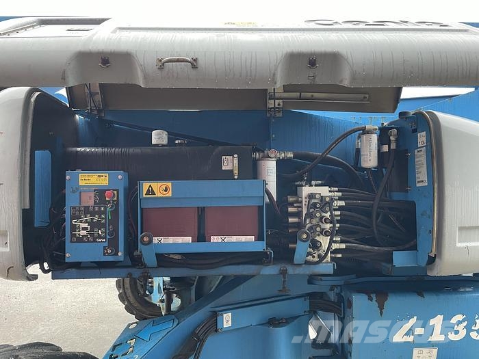 Genie Z135-70 Plataformas con brazo de elevación manual
