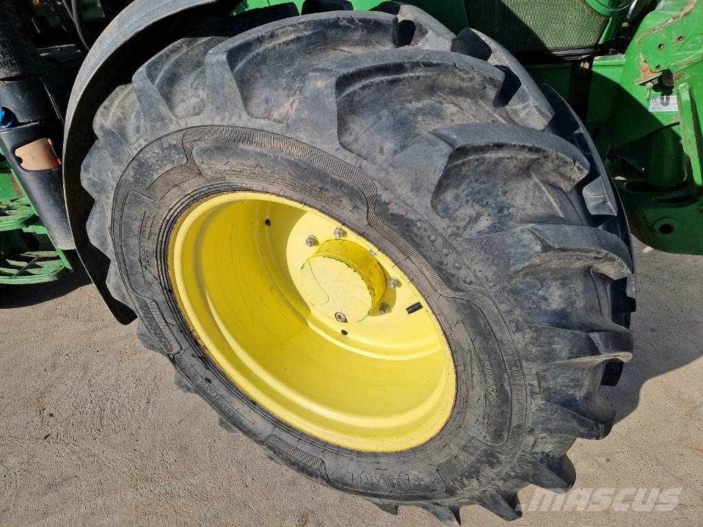 John Deere 6115 R P299 Traktorit