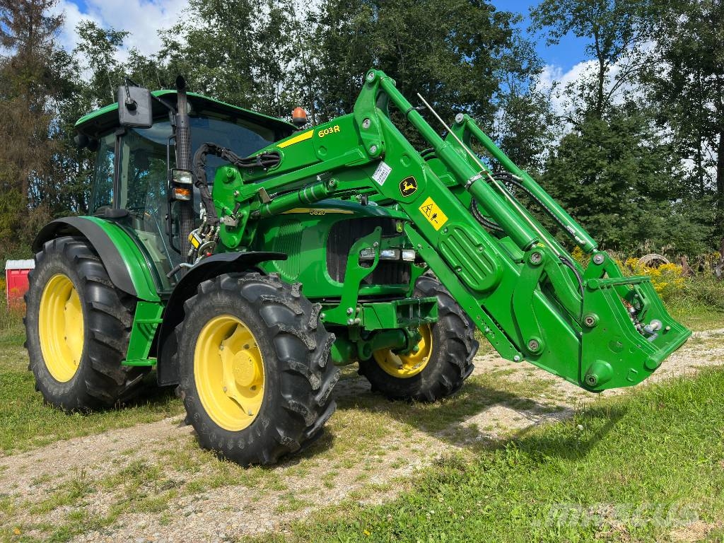 John Deere 5820 Trattori