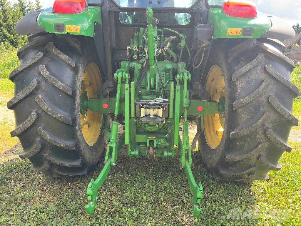 John Deere 5820 Trattori