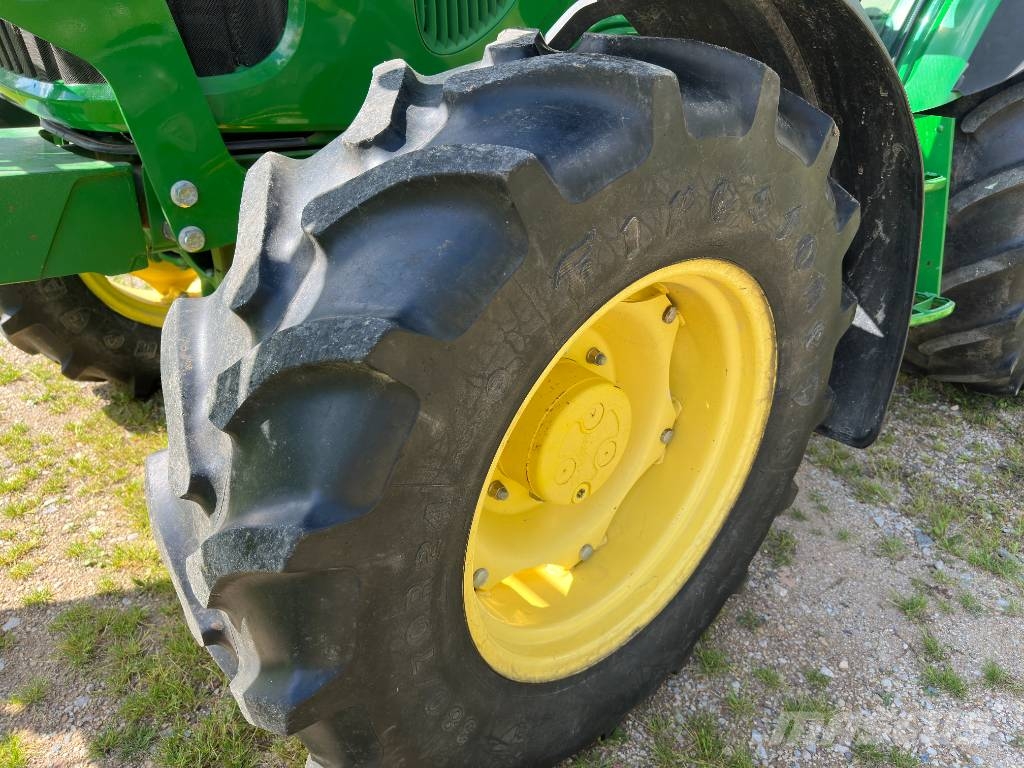 John Deere 5820 Trattori