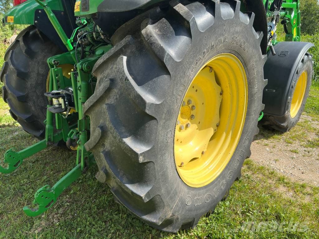 John Deere 5820 Trattori