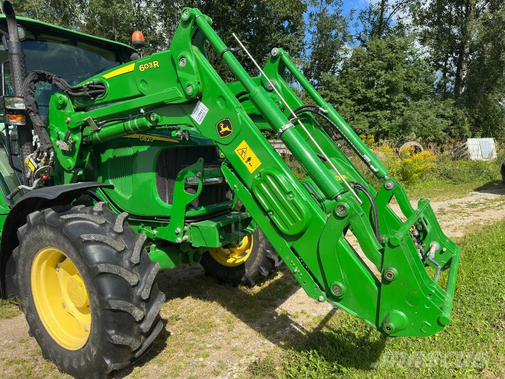 John Deere 5820 Trattori
