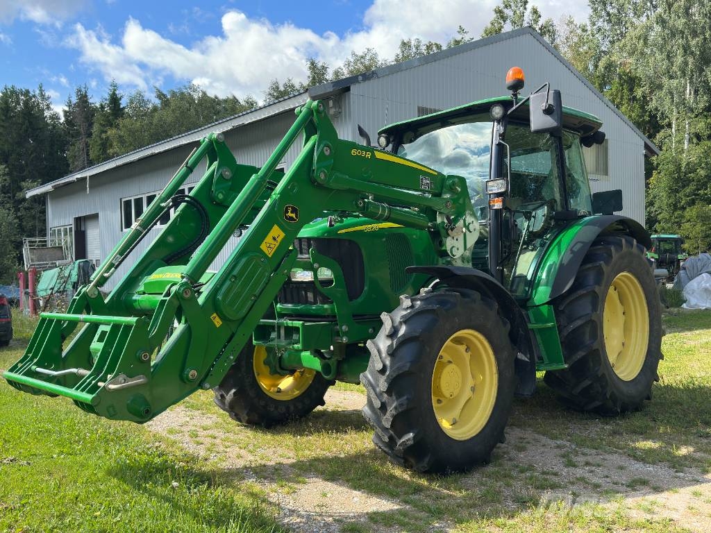 John Deere 5820 Trattori