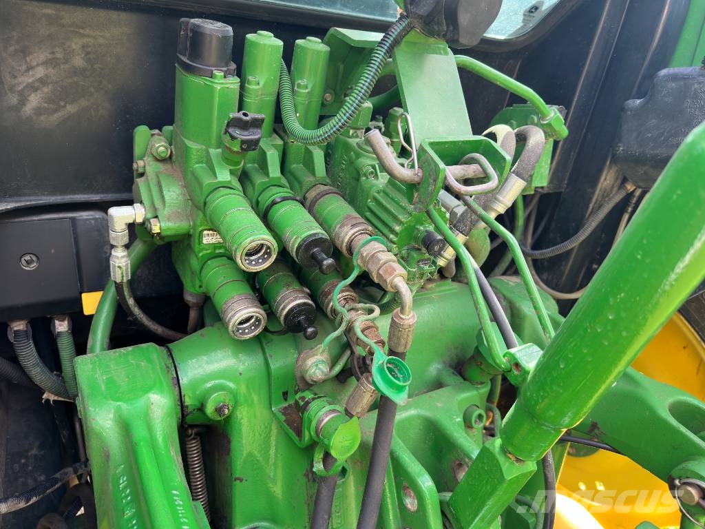 John Deere 5820 Trattori